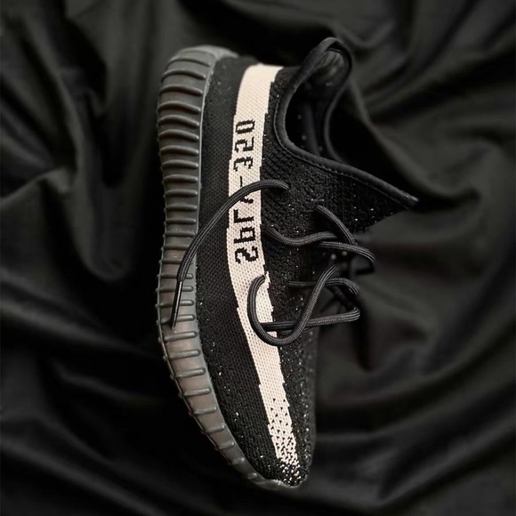 Yeezy 350 v2 black - Picture 5 of 5